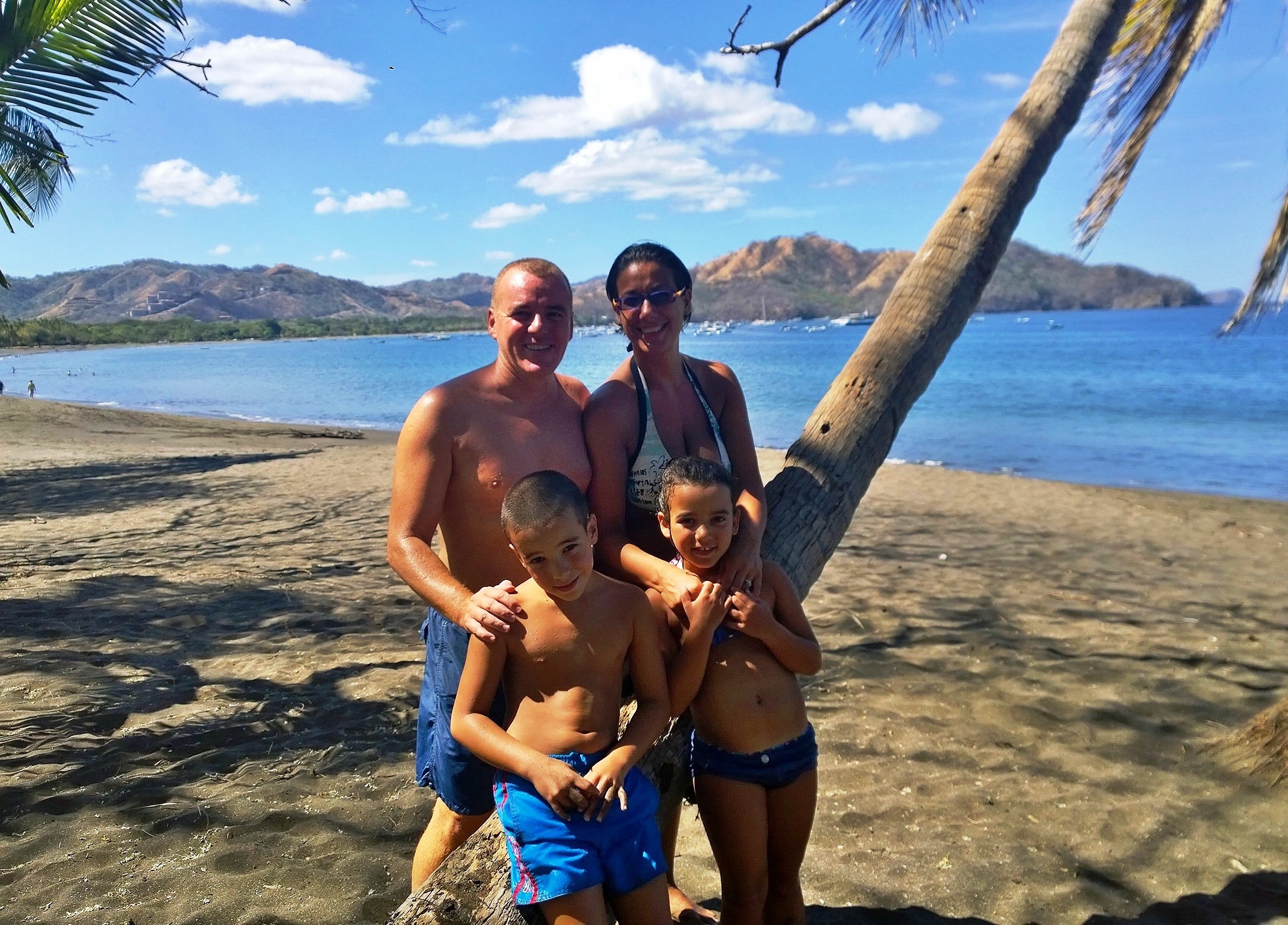 famiglia-sciutto-spiaggia-costa-rica famiglia-sciutto-spiaggia-costa-rica