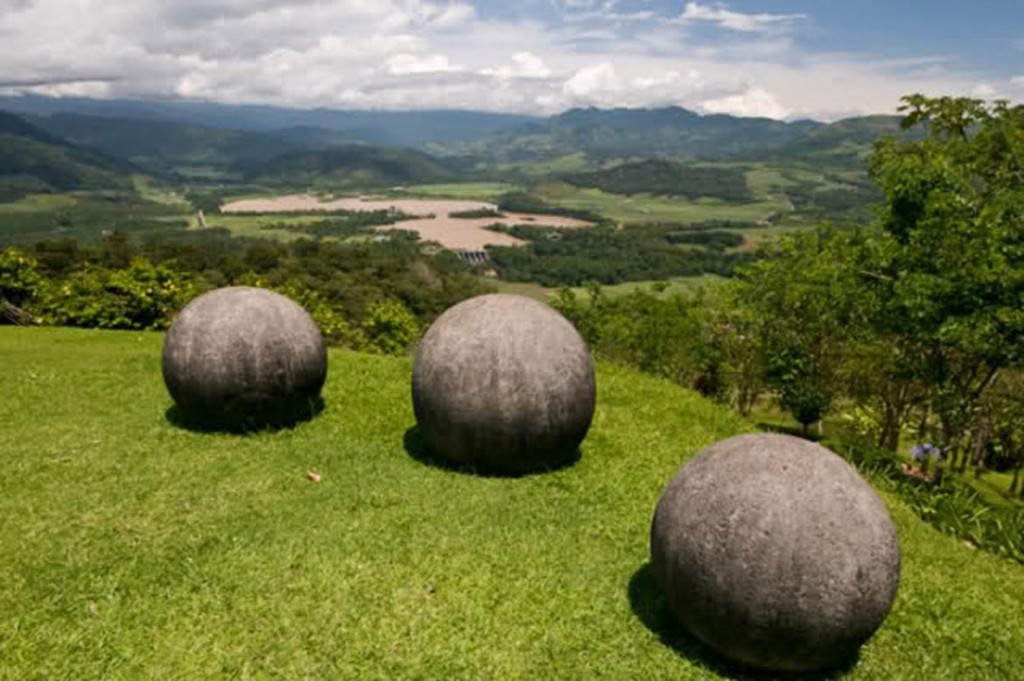 Sfere-di-pietra-Costarica-Diquis-jpg