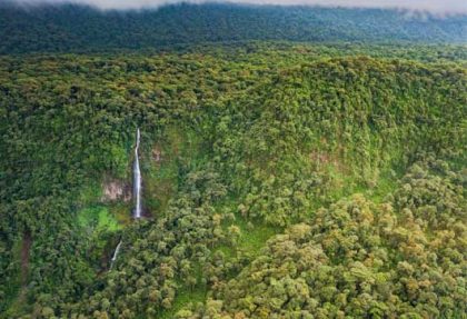 Scoperta in Costa Rica cascata di 130 metri di acqua calda